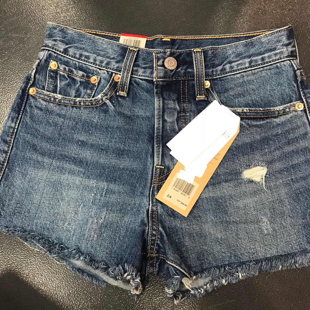 *blogger/fan fav* Levi’s Wedgie Shorts (New)